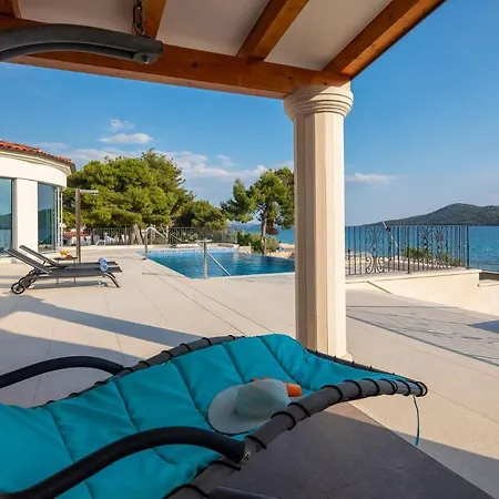 Luxury Maja Zablace
