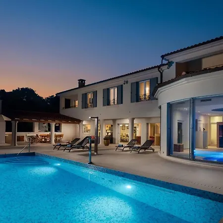 Luxury Maja Zablace *