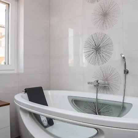 Luxury Maja Zablace *