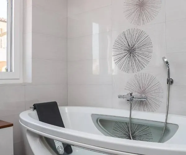 Luxury Maja Zablace *